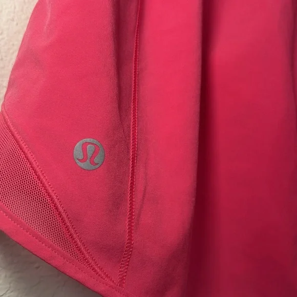 LIKE NEW Lululemon Hotty Hot High Rise Lined Short 4” lip gloss pink size 4 - Picture 4 of 7